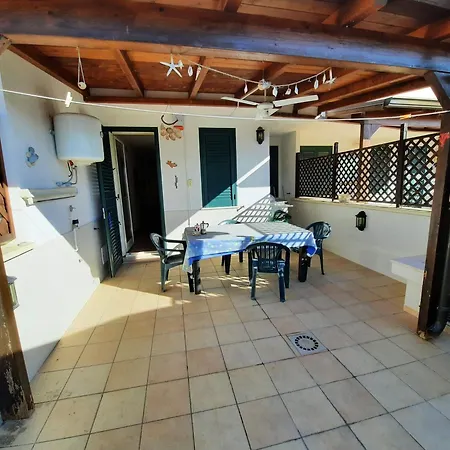 Lacasadeigechiotranto Holiday home